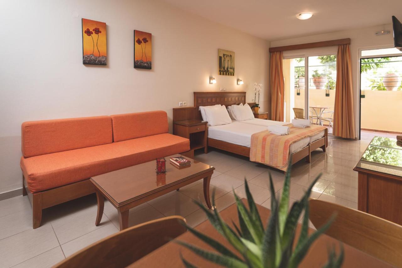 Helios Apartments Kato Daratso Rum bild
